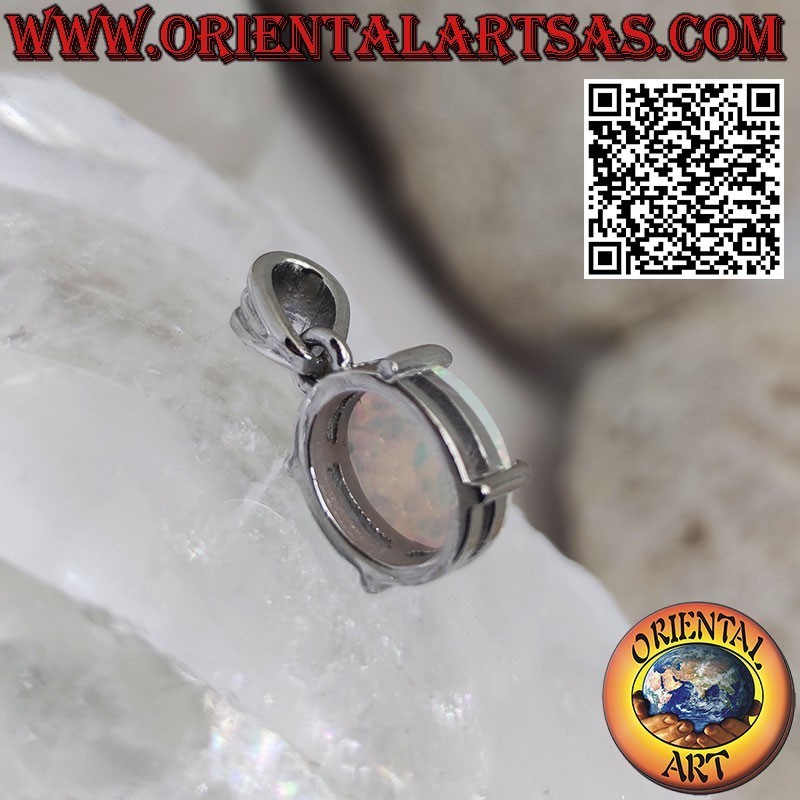 Silberanhänger mit ovalem Harlekin-Opal in Krappenfassung