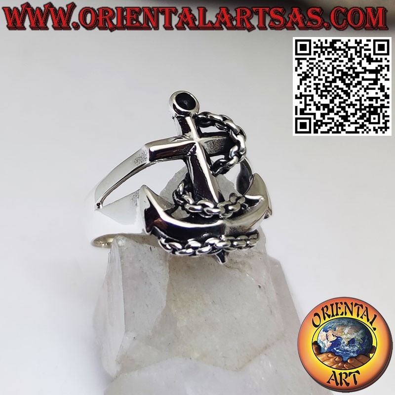 Anillo de plata con un gran ancla tridimensional símbolo de fuerza