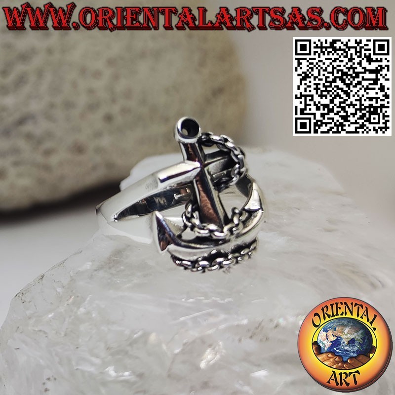 Anello in argento con una grande ancora tridimensionale simbolo di forza