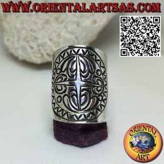 Wide band ring in silver with engravings handmade by Karen