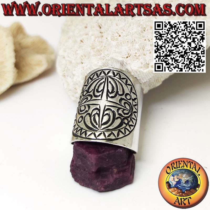 Wide band ring in silver with engravings handmade by Karen