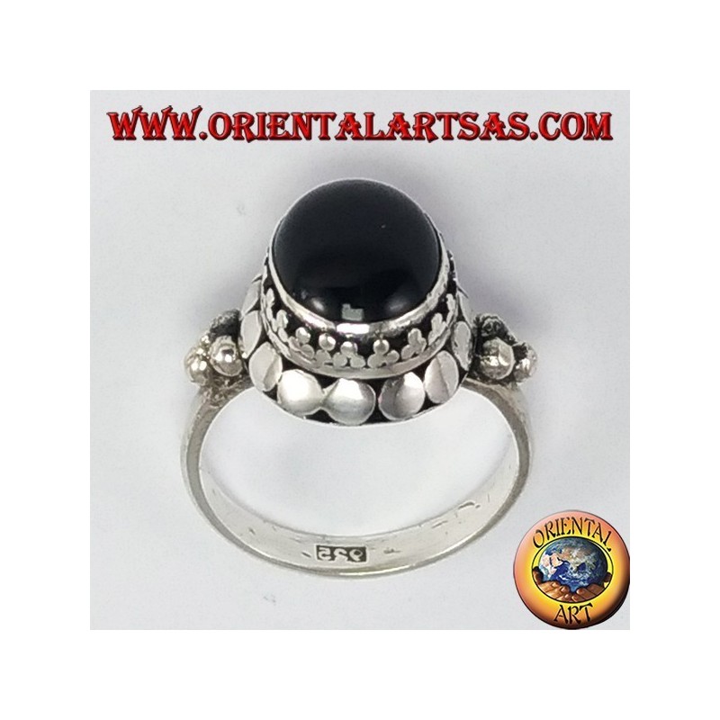 Silver high-top ring with oval onyx