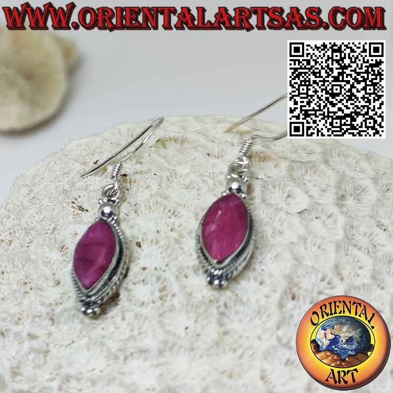 Boucles d'oreilles en argent avec rubis navette naturels et bord tressé