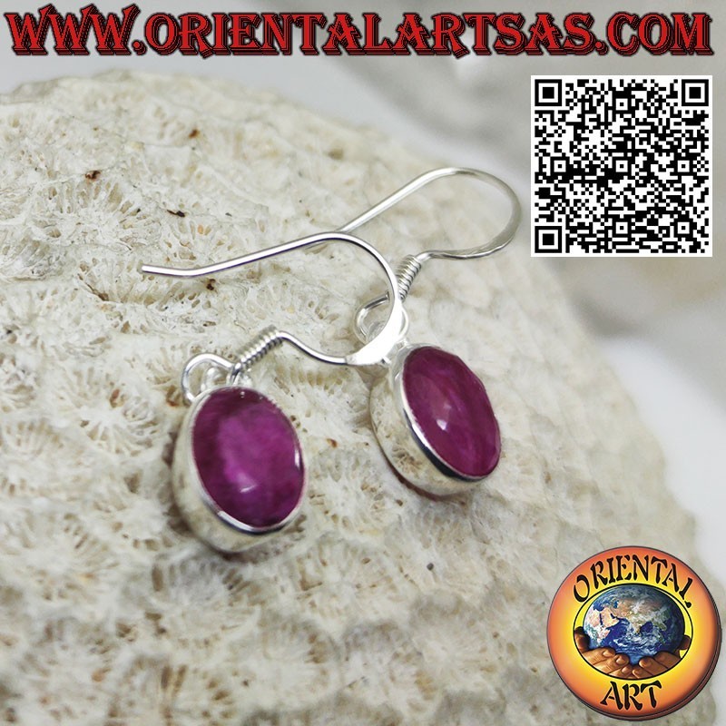 Boucles d'oreilles pendantes en argent serties de rubis naturels ovales