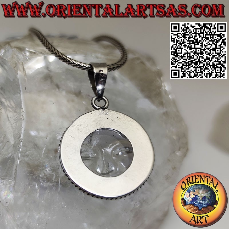 Pendentif en argent avec soleil couché sur un cristal de roche rond et un bord entrelacé