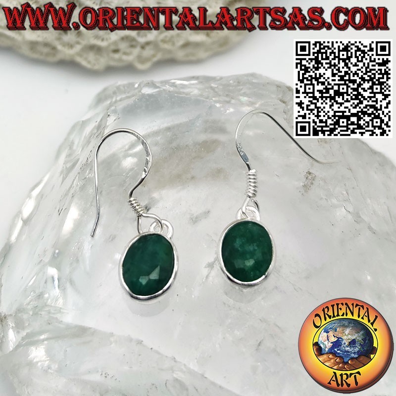 Boucles d'oreilles en argent avec émeraudes naturelles ovales serties