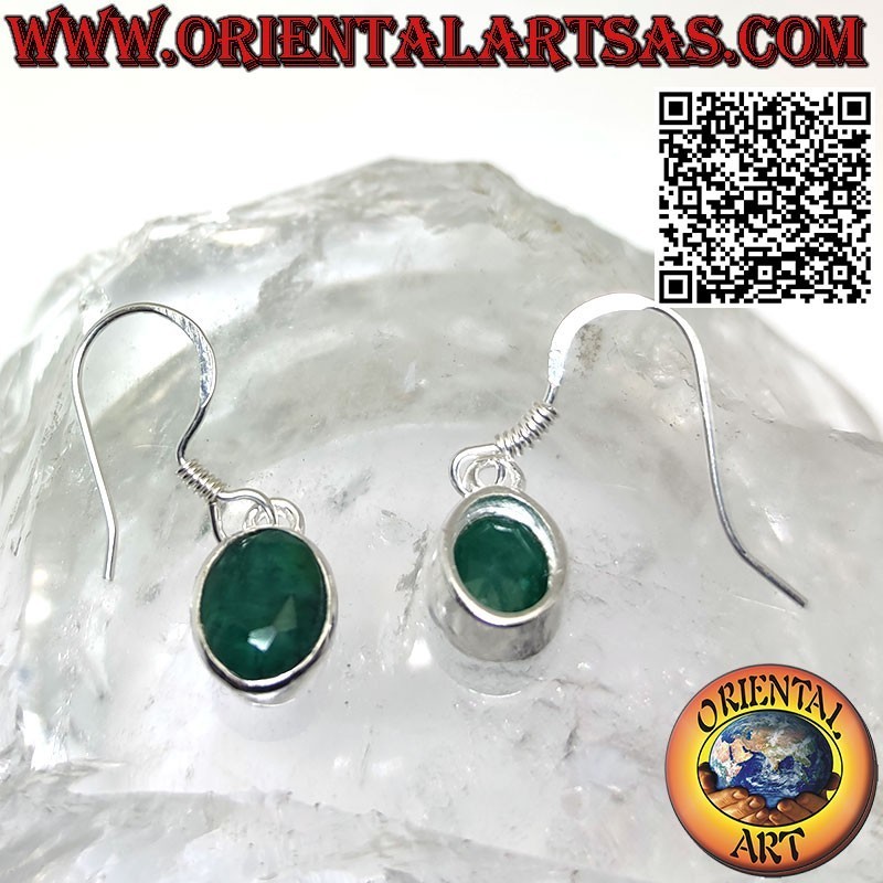 Boucles d'oreilles en argent avec émeraudes naturelles ovales serties