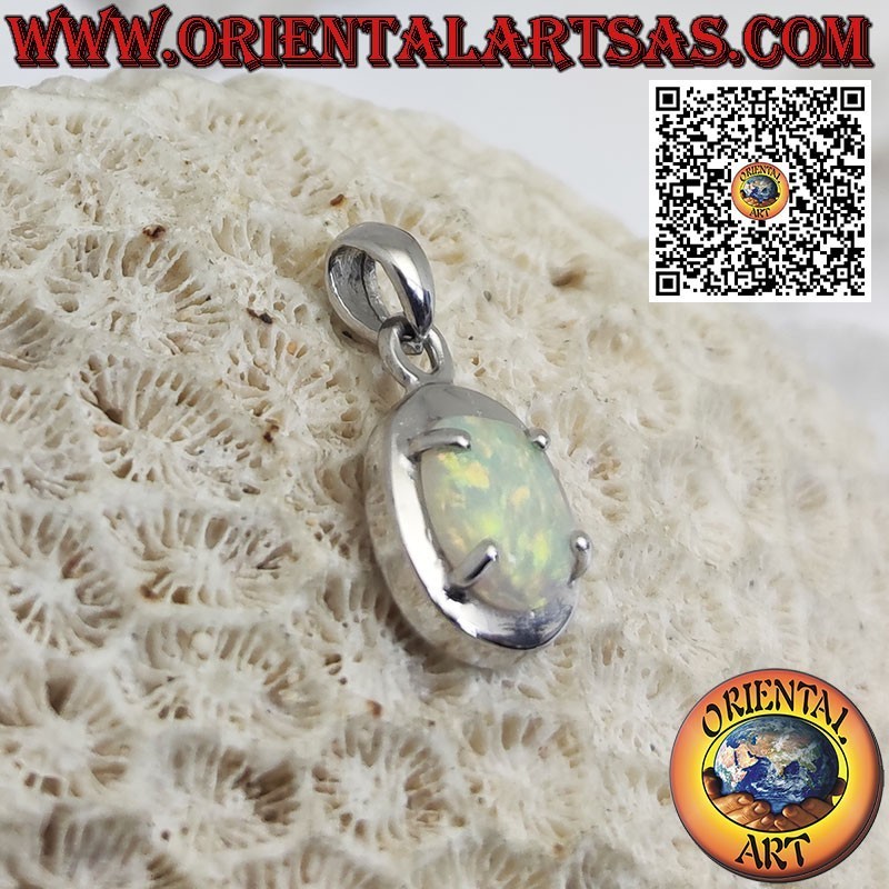 Silberanhänger mit ovalem Harlekin-Opal, glattem Rand und Krappen