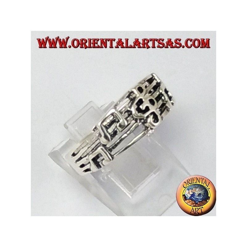 Bague en argent des aigus sur le personnel clé