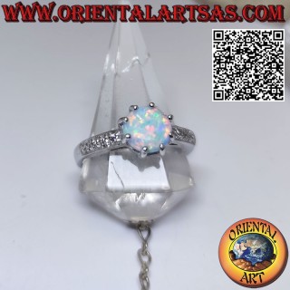 Silberring mit rundem Harlekin-Opal und Zirkonband an den Seiten