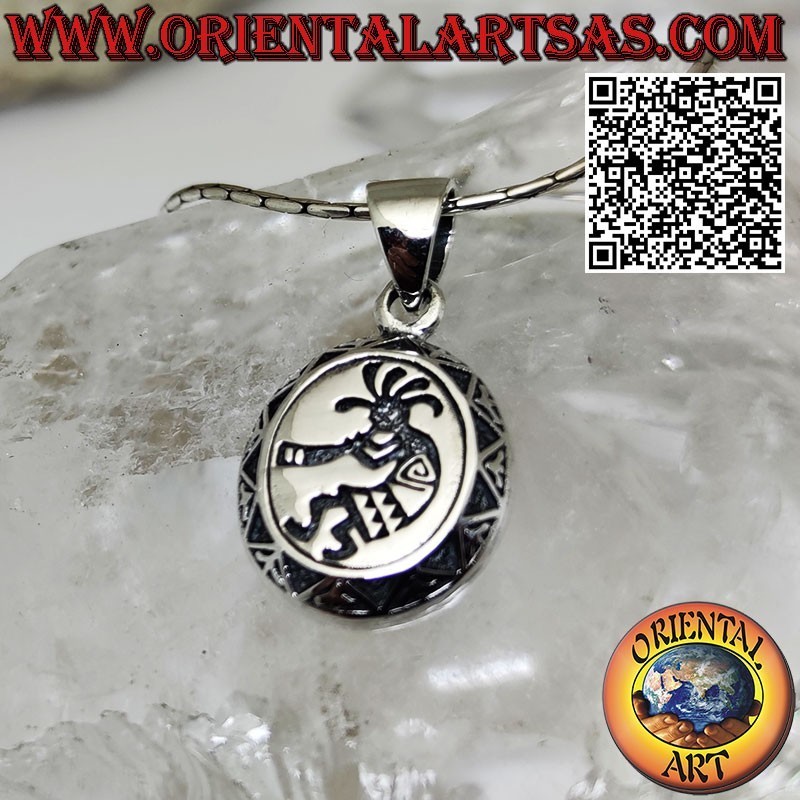 Pendentif en argent, médaille ovale avec kokopelli gravé, le flûtiste de la fertilité