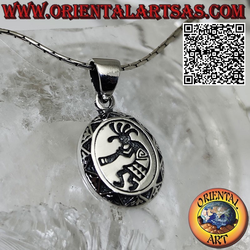 Pendentif en argent, médaille ovale avec kokopelli gravé, le flûtiste de la fertilité