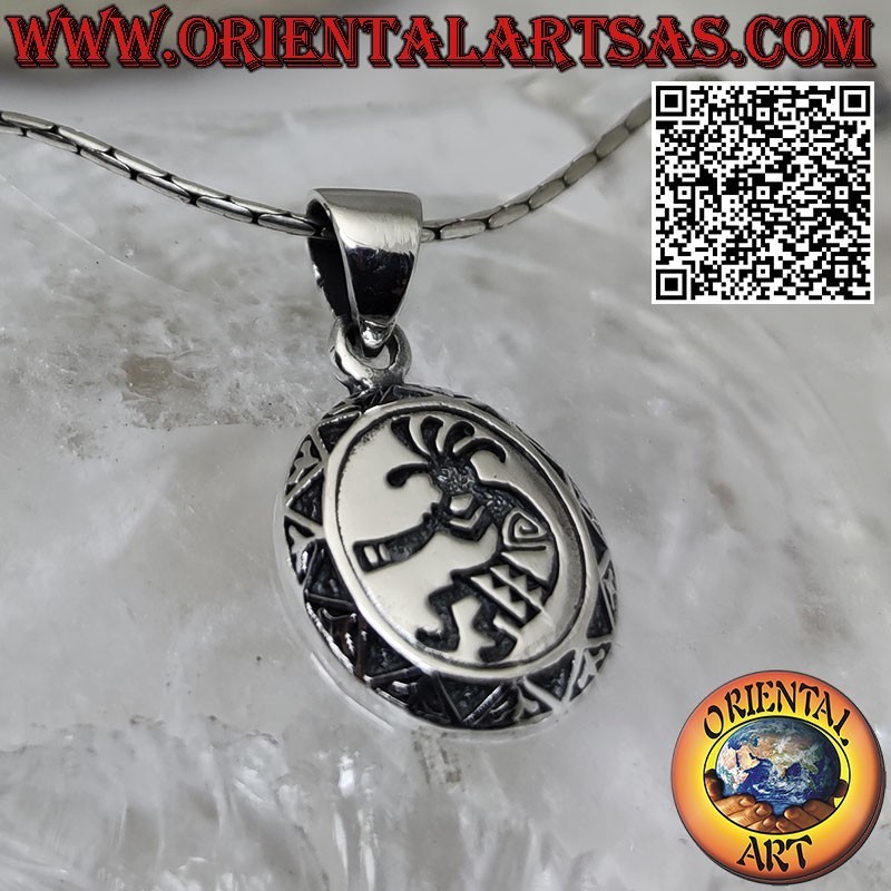 Pendentif en argent, médaille ovale avec kokopelli gravé, le flûtiste de la fertilité