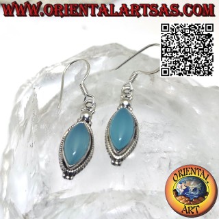 Pendientes de plata con cabujón lanzadera de celestina natural entre un trío de bolas