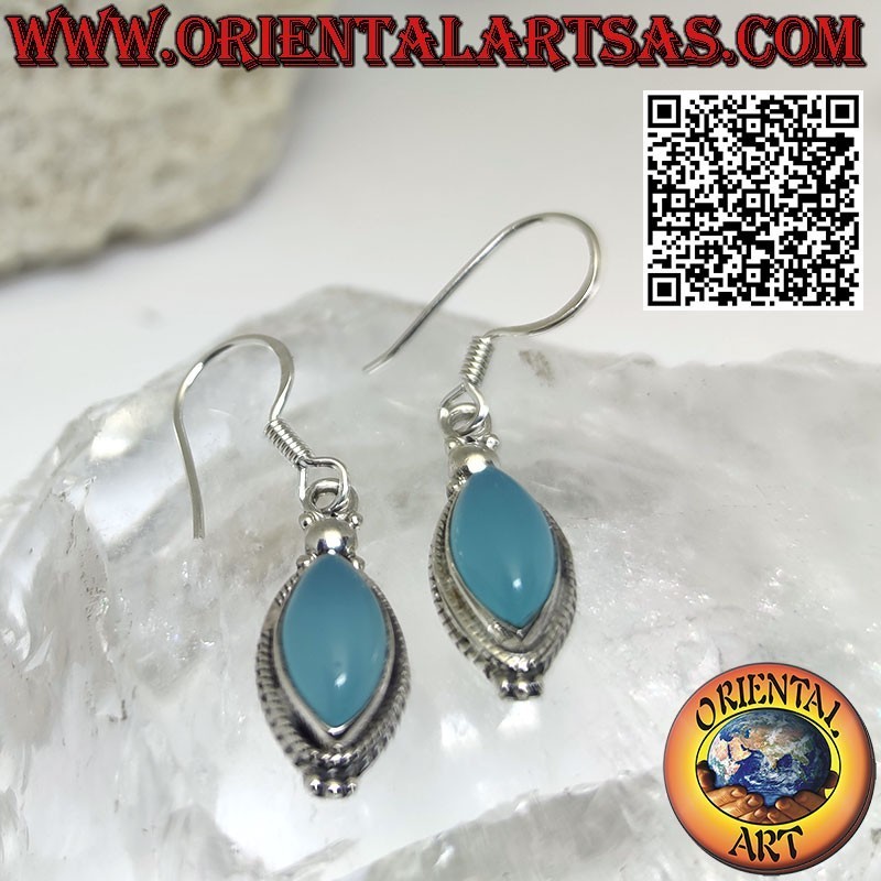 Boucles d'oreilles en argent avec cabochon navette en célestine naturelle entre un trio de boules