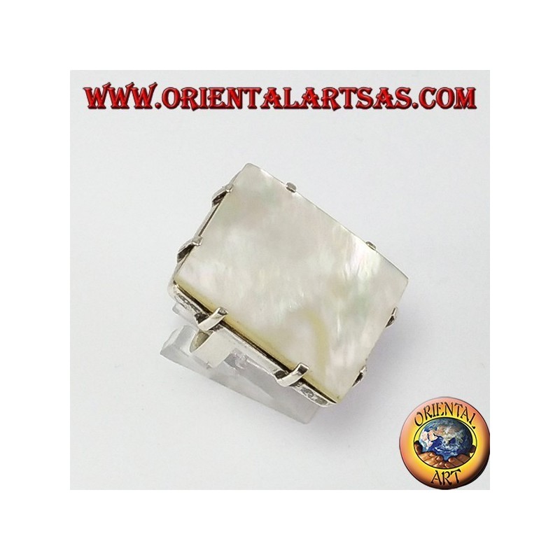Bague en argent avec nacre rectangulaire avec des mâchoires