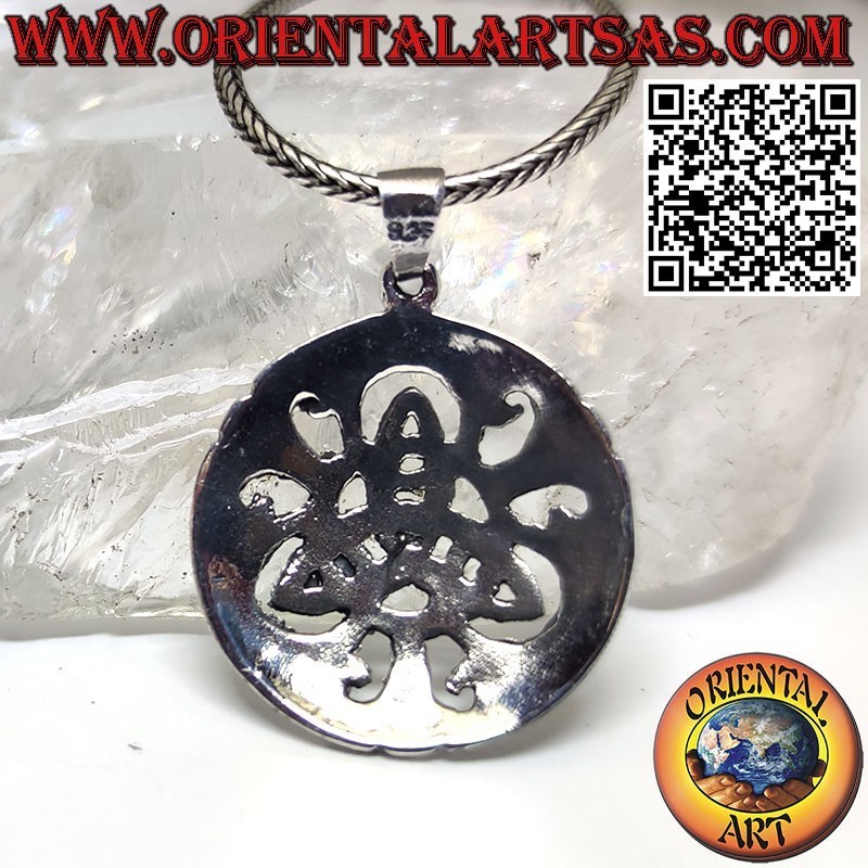Pendentif triquetra infini en argent sur médaille ajourée