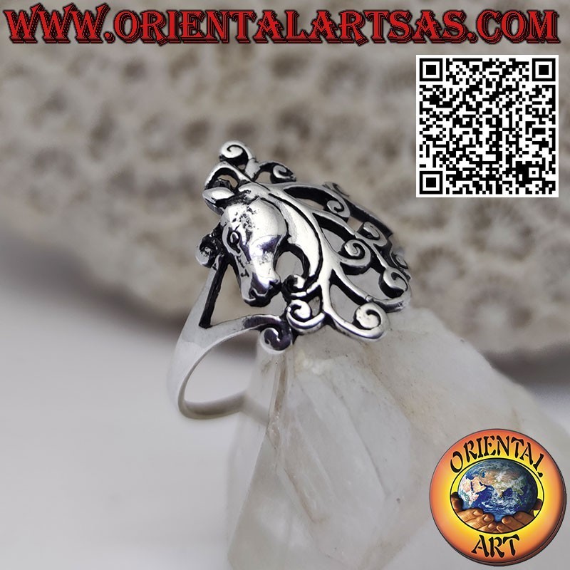 Bague en argent, tête de cheval de profil à feuillage floral