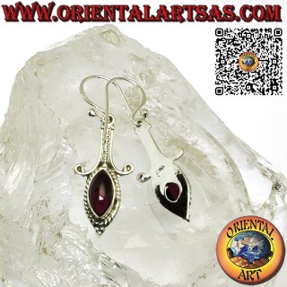 Pendientes largos de plata con granate lanzadera natural, cabujón
