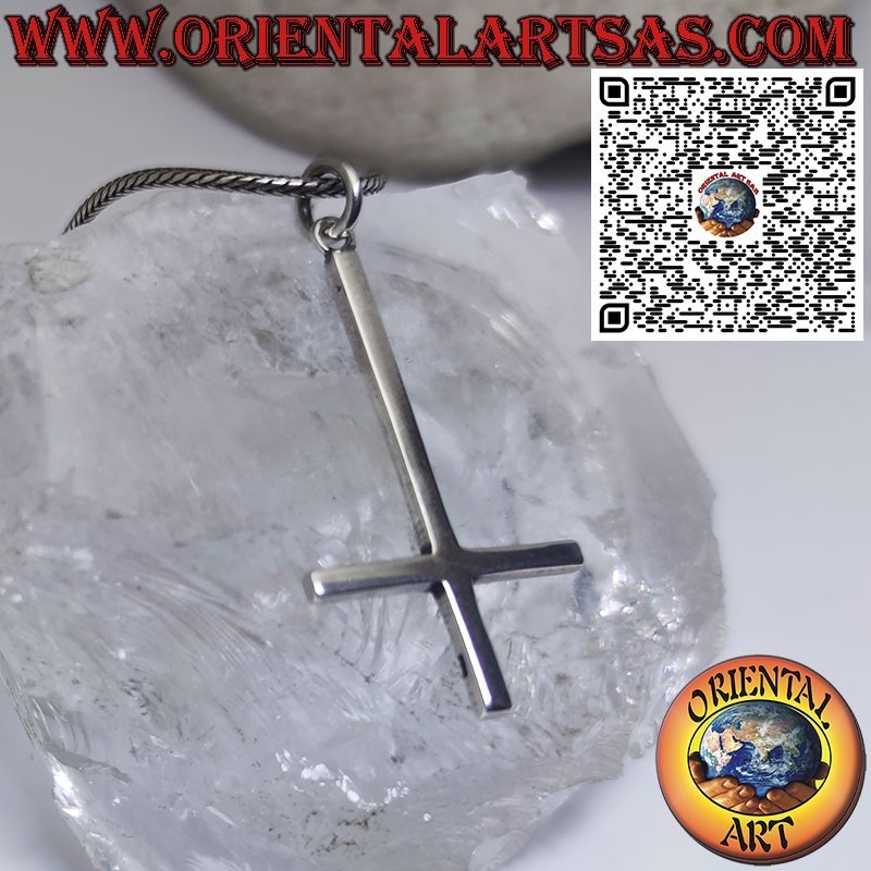 Ciondolo in argento, la “croce di San Pietro ” o croce anticristiana