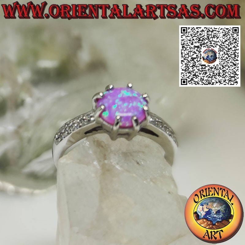 Bague en argent avec sertie ronde d'opales roses et bande de zircons sur les côtés