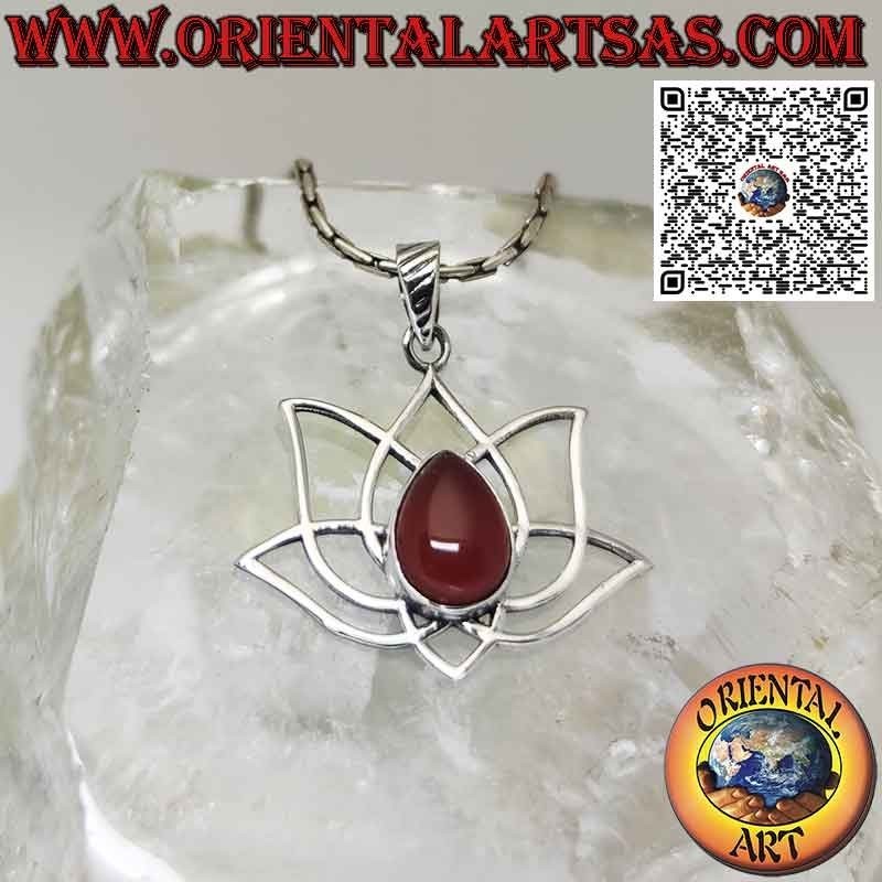 Colgante de plata con flor de loto y cornalina, símbolo de purificación