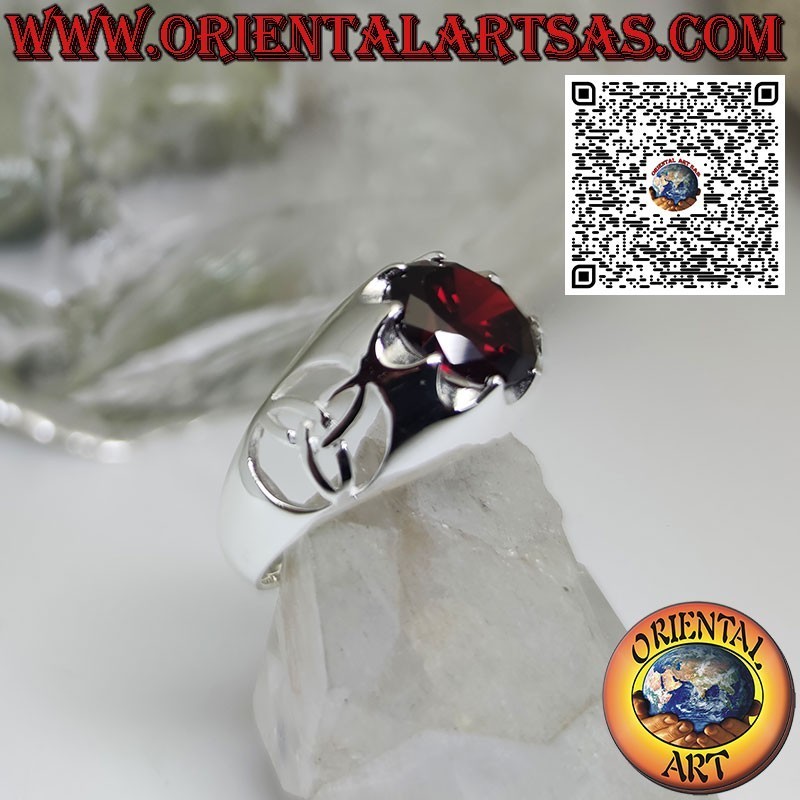 Anello in argento con Granato tondo incastonato e nodo di tyrone sui lat