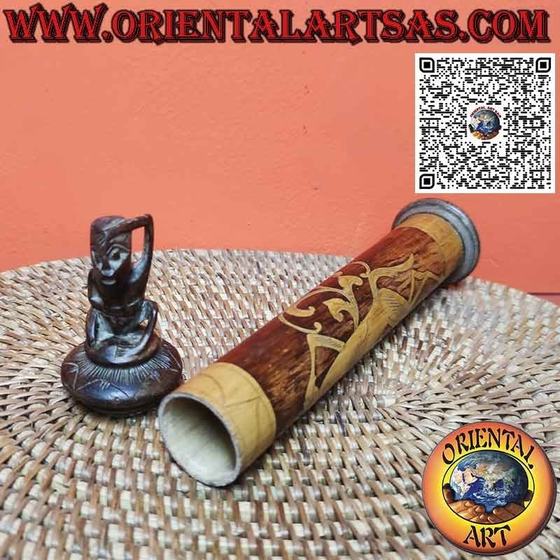 Antico contenitore per la medicina in bambu e scultura sul tappo dei Batak