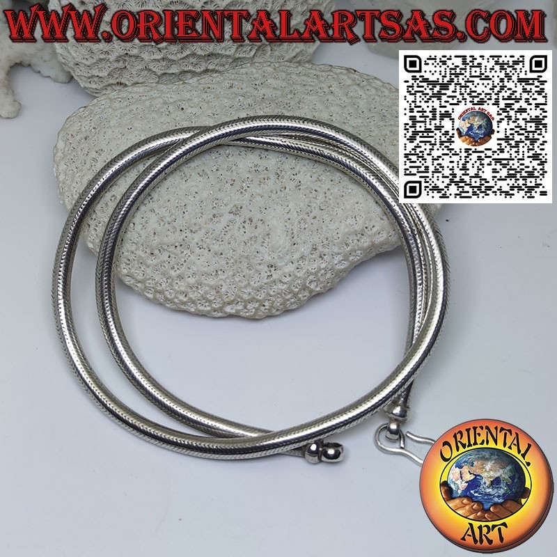 Magnifique collier en argent massif 700 ‰ avec corde serpent mesurant 56cm x 6mm