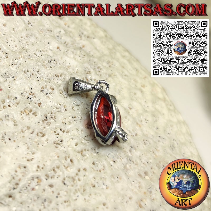 Pendentif en argent avec grenat navette surmonté de zircons