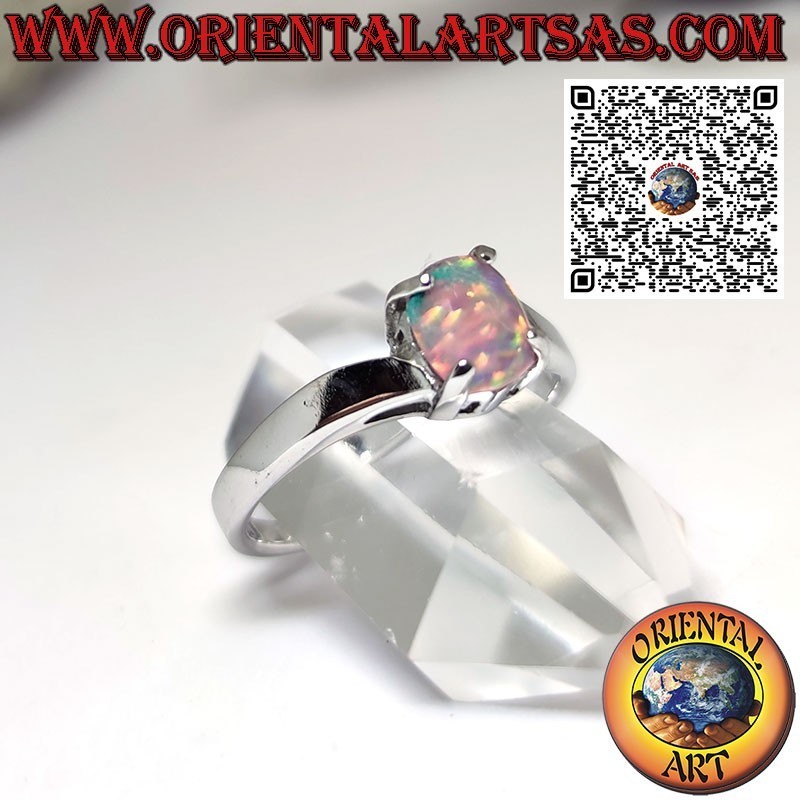 Anello in argento con opale ovale arlecchino e montatura asimmetrica