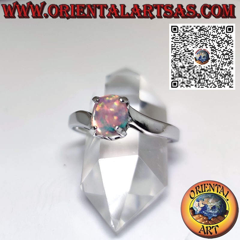 Anillo de plata con ópalo arlequín ovalado y engaste asimétrico