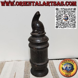 Antico contenitore cilindrico in bambù e legno con tartaruga, Batak