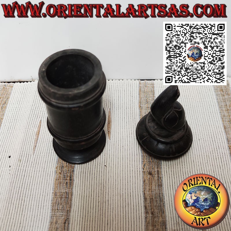 Antiguo recipiente cilíndrico de bambú y madera con tortuga, Batak