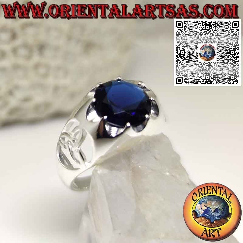 Silver ring with round synthetic sapphire and tyrone knot on the sides