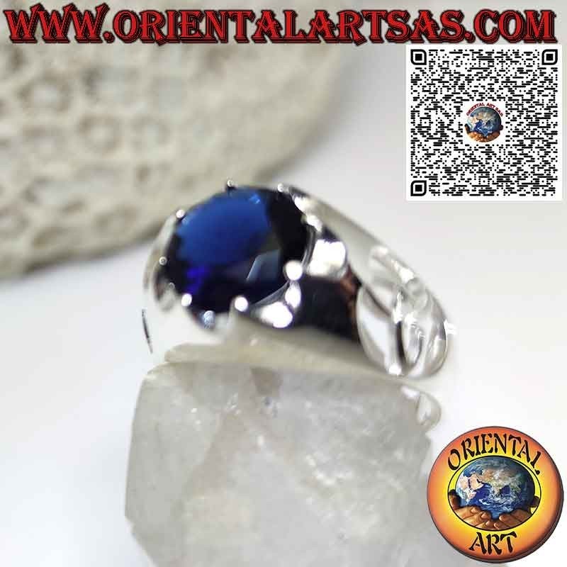 Anello in argento con zaffiro di sintesi tondo  e nodo di tyrone sui lati