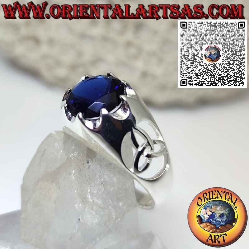 Bague en argent avec saphir synthétique rond et noeud tyrone sur les côtés