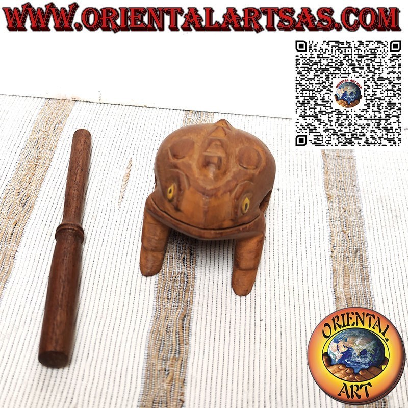 Rana cantante (jugable) con ojos amarillos hecha de madera de teca, croando