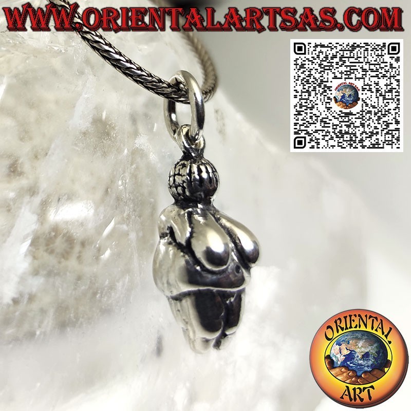 Colgante de plata la Gran Madre o Diosa Madre, divinidad femenina