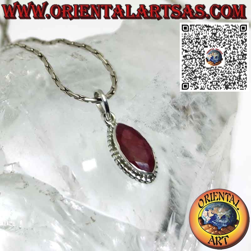 Pendentif en argent avec rubis navette naturel entouré entrelacement