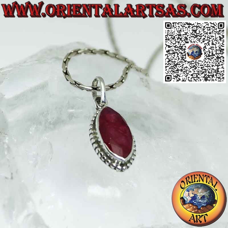 Pendentif en argent avec rubis navette naturel entouré entrelacement