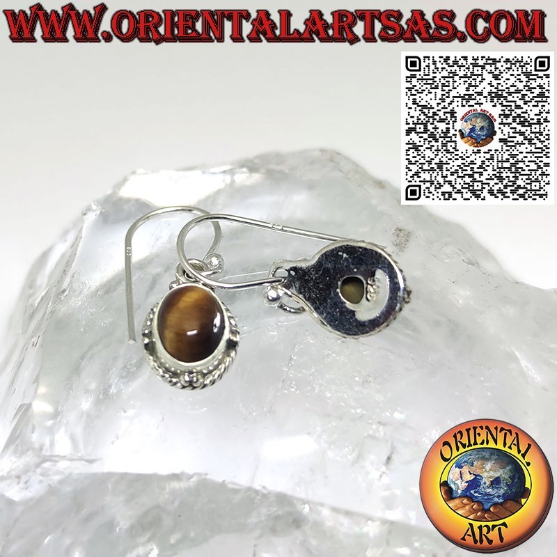 Pendientes de plata con pequeño ojo de tigre ovalado y borde de esfera
