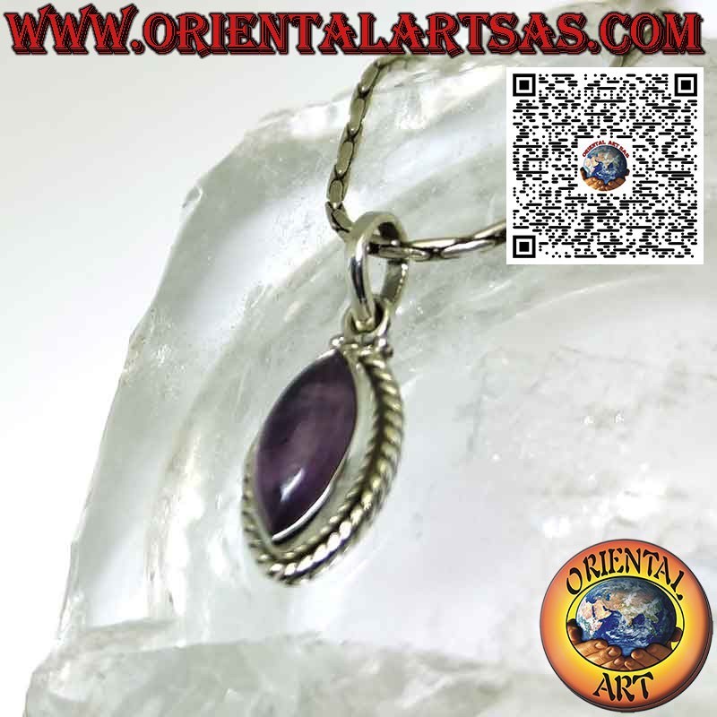 Pendentif en argent avec améthyste navette naturelle taille cabochon