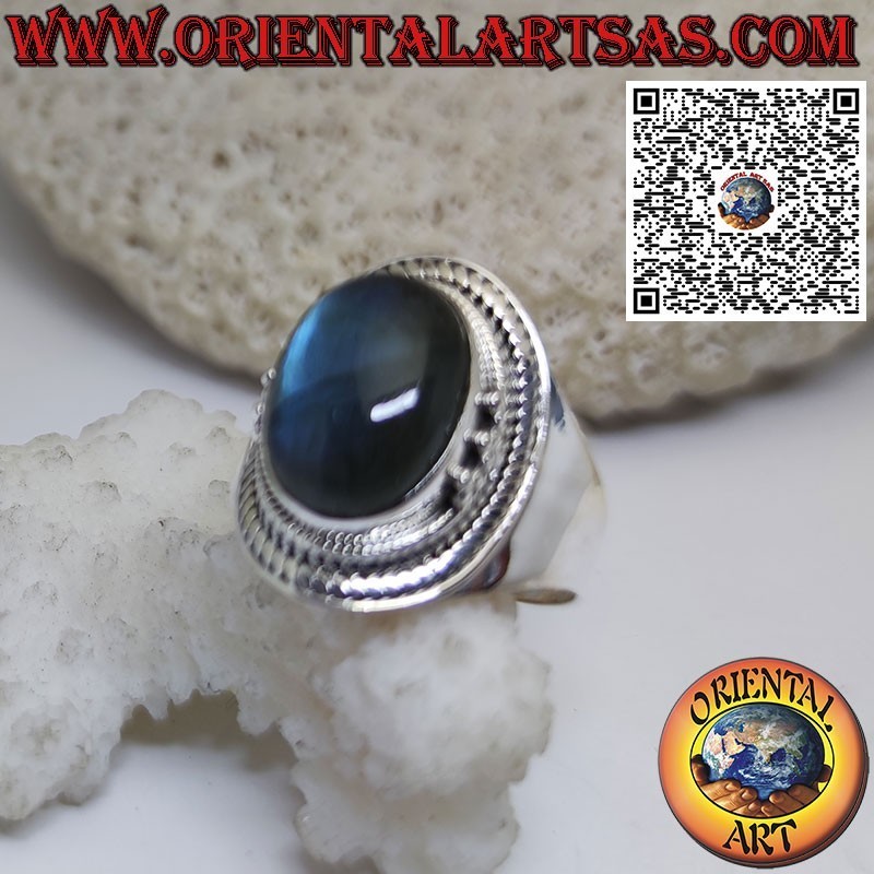 Silver ring with oval natural Labradorite and band setting