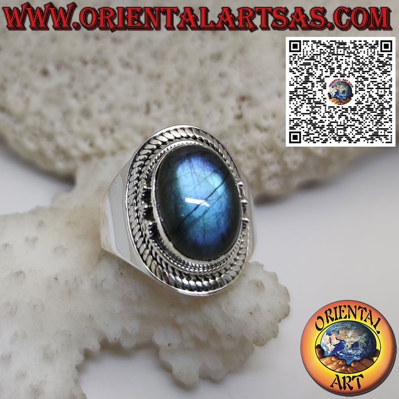 Anello in argento con Labradorite naturale ovale e montatura a fascia