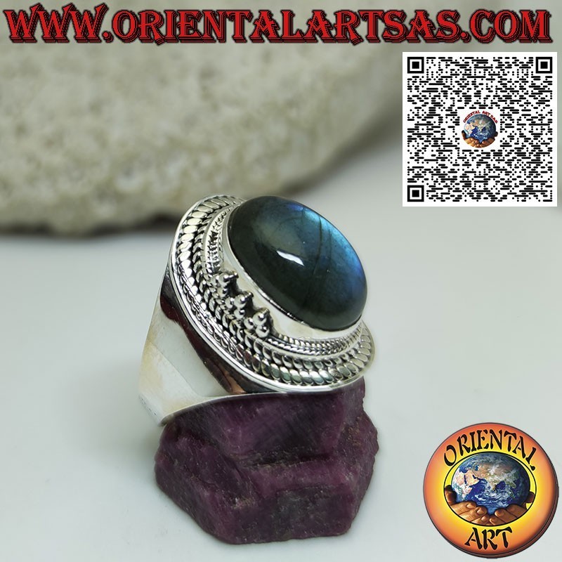 Silver ring with oval natural Labradorite and band setting