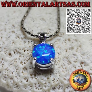 Silberanhänger mit rundem blauen Opal, besetzt mit vier Krappen