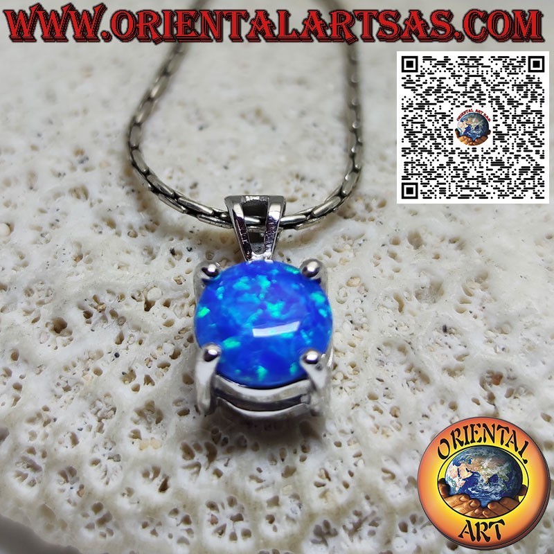 Pendentif en argent avec opale bleue ronde sertie de quatre griffes
