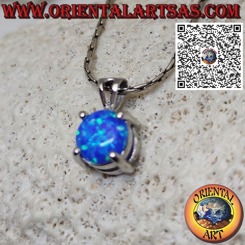 Silberanhänger mit rundem blauen Opal, besetzt mit vier Krappen