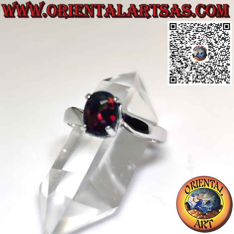 Anillo de plata con cabujón ovalado de ópalo de fuego engastado
